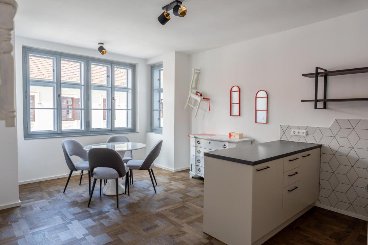 On 6 Rust Apartment Bagian luar foto